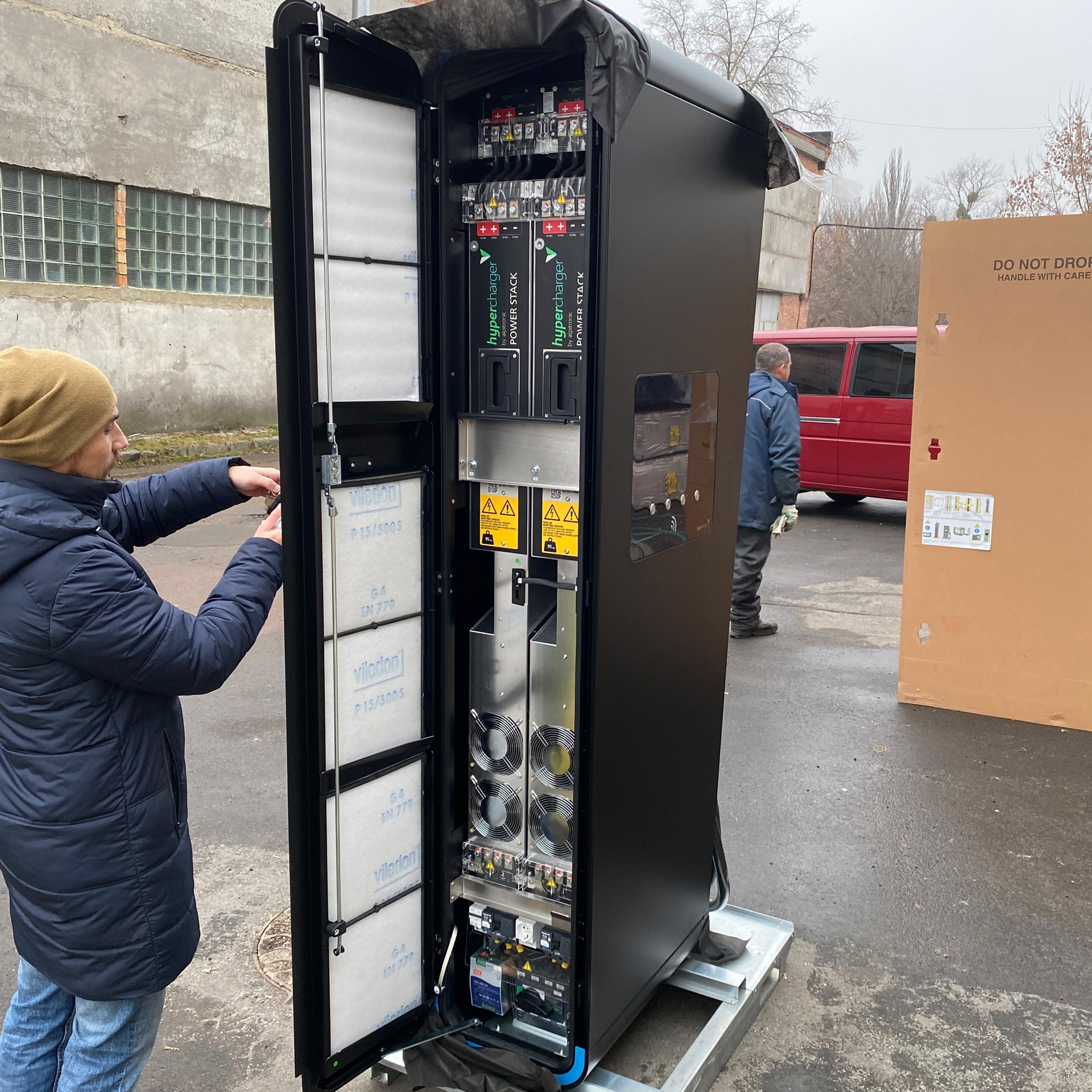 Зарядна станція постійного струму 150 кВт в Україні