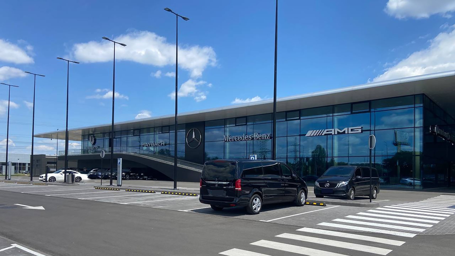 Дилерський центр Mercedes-Benz